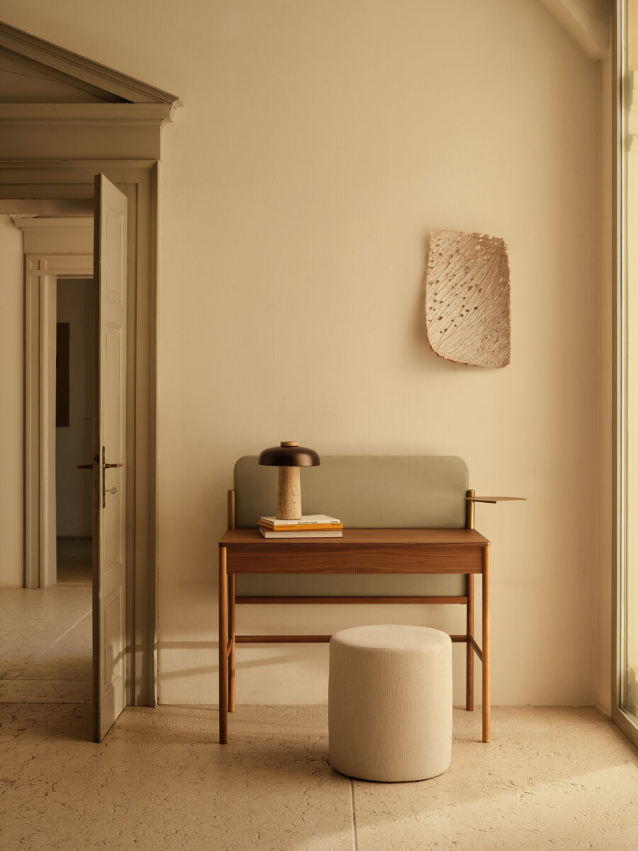 Bolzan-Flag-Beauty-desk