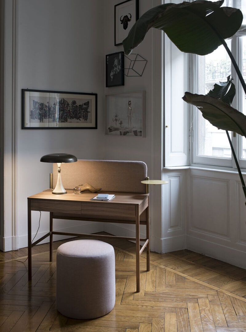 Bolzan-Flag-Beauty-desk-location