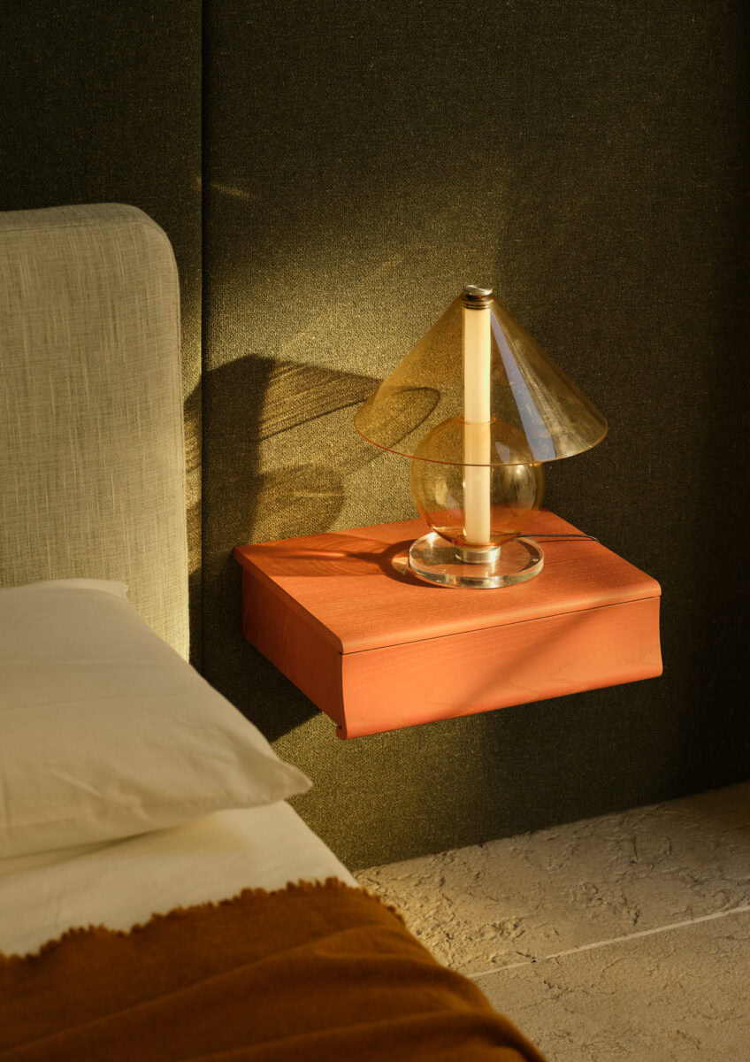 comodino-rideaux-sospeso-terra-di-siena